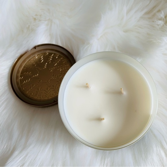 Bath & Body Works Marshmallow Fireside NWT 3 wick candle Marshmallow Woods - Picture 3 of 5